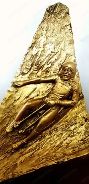 Szánkózó lesikló sport relikvia szignált műgyanta szobor fa talapzaton - kép 2