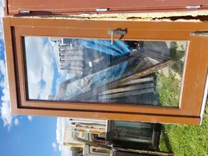 Egyben is 2 db hőszigetelt üveges fa mind 2 oldalt kilincses zárható aluminium küszöbős ,alul becsuk - kép 2