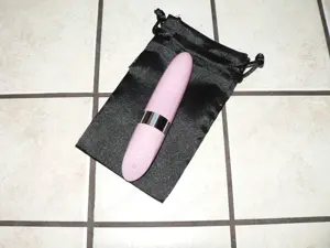 Lelo Mia 2 utazó rúzsvibrátor (vadi új állapotban) - kép 3