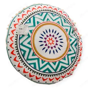 Kerek fehér párna színes mintával és pomponnal 45cm - kép 2