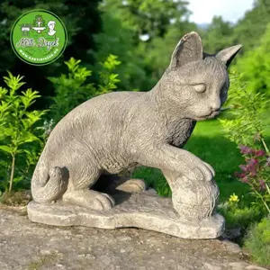 Gombolyaggal játszó cica szobor - kép 4