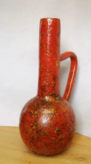 Modern iparművészeti váza vöröses rusztikus jellegű mázzal. Tófej - kép 2