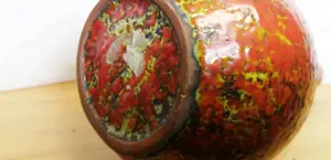 Modern iparművészeti váza vöröses rusztikus jellegű mázzal. Tófej - kép 4