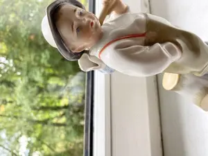 Álló parasztiú- Zsolnay porcelán. - kép 2