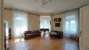 Napfényes, erkélyes nagypolgári lakás a Városliget mellett!