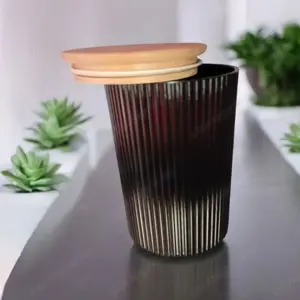 Fekete műanyag tárolóedény fa tetővel   0,9 liter - kép 2