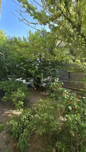 Törökőr frekventált részén tehermentes, napfényes lakás eladó!