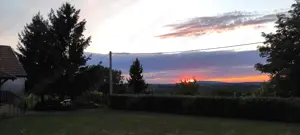 Balaton-felvidéki tanúhegyen erdős kis birtok eladó