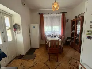 Dunaharasztin hév megállótól 10 perc sétára 2 generációs 215 nm 5 szobás családiház