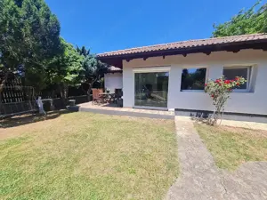 Pomázon gyönyörű nagy telken földszintes 4 szobás ház eladó!