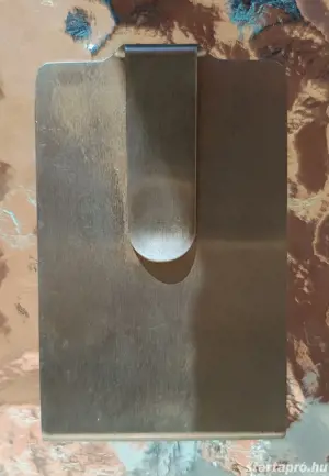 Kártya és pénztartócsipesz 