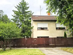 Kiskunhalas városközpont közeli tágas, 2 szintes családi ház!