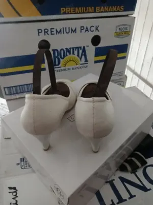 39-es Luszi alkalmi bőr cipő.  Egyszer viselt.  6000ft óbuda - kép 3