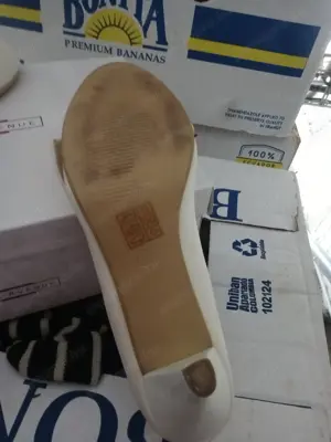 39-es Luszi alkalmi bőr cipő.  Egyszer viselt.  6000ft óbuda - kép 5