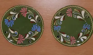 Párban eladó zöld, népi mázas kerámia tányér - kép 3