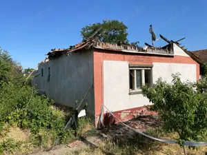 Eladó építési telek bontandó vagy új tető esetén felújítandó házzal. - kép 2