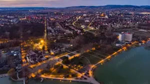Kerti munka ügyes lánynak Balaton, szállással, heti fizetés, azonnali kezdés. Munka és nyaralás...