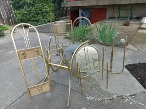 Rézből készült  bútorok álló cserepes virágtartók kis asztal nagy asztal 6 személyes 4 székkel stb. - kép 2