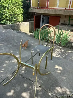 Rézből készült  bútorok álló cserepes virágtartók kis asztal nagy asztal 6 személyes 4 székkel stb. - kép 3