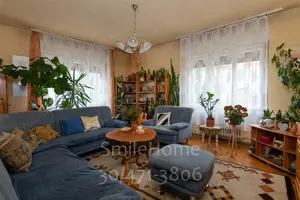 Kétlakásos, 7 szobás családi ház eladó    - kép 2