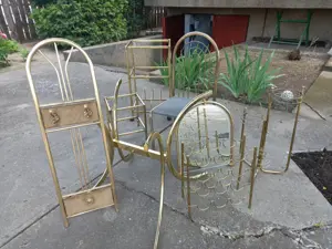 Rézből készült  bútorok álló cserepes virágtartók kis asztal nagy asztal 6 személyes 4 székkel stb. - kép 5