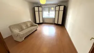 Belvárosban 70 nm-es magasföldszinten lévő fiatal tégla építésű gáz církós lakás eladó - kép 4