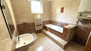 Belvárosban 70 nm-es magasföldszinten lévő fiatal tégla építésű gáz církós lakás eladó - kép 8