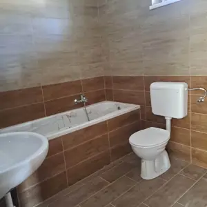 Monor központban MÁR CSAK AZ 1. új építésű társasházi lakás eladó, saját 500 m2 telekkel - kép 10