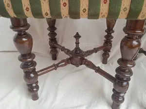 Két darab k rpitozott szék egyben eladó  - kép 2