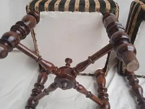 Két darab k rpitozott szék egyben eladó  - kép 4