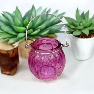 Fukszia üveg töklámpa   stílusos mécsestartó fém fogantyúval