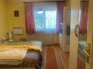 Kiskunhalas Hunyadi utcában 4 szobás, napelemes családi ház több melléképülettel! - kép 5