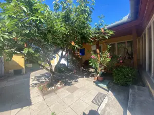 Kiskunhalas Hunyadi utcában 4 szobás, napelemes családi ház több melléképülettel! - kép 12