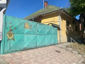 Kiskunhalas Hunyadi utcában 4 szobás, napelemes családi ház több melléképülettel! - kép 16