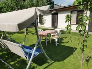 Zamárdiban, a Balatontól 4 percre, klímás, kis ház kiadó. - kép 3