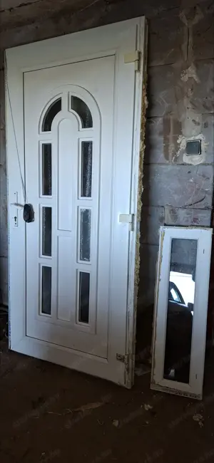 Bontott bejárati ajtó  98cmx 208cmx6cm fehér 