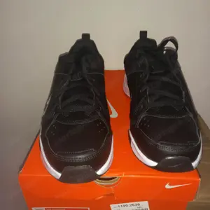 45- ös Nike Defy All Day fekete-fehér sportcipő eladó, Új! - kép 7