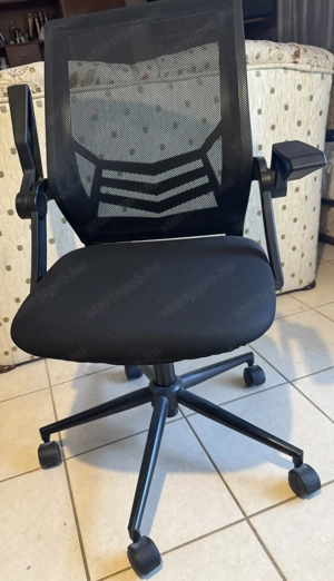 Fekete irodai forgó szék