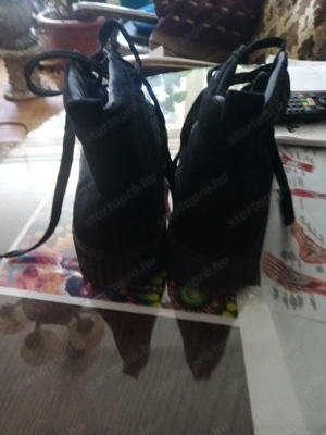 fekete 40-es magastalpú sportos női cipő 5000ft óbuda párszor használt személyes átvétel óbudán lakc - kép 3