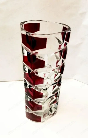 Vintage metszett kristály üvegváza Rubinvörös felületi dekorációval Francia