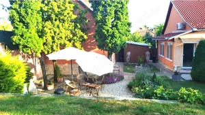 Siklóson emeltszintű kétházas ingatlan olcsón eladó