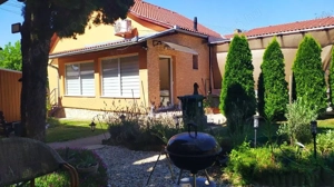 Siklóson emeltszintű kétházas ingatlan olcsón eladó - kép 2