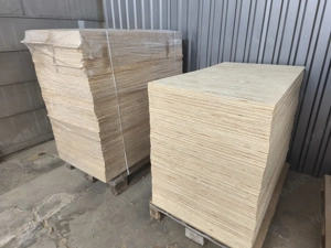 Rétegelt lemez, erdei fenyő, 9 mm, eladó.