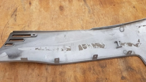 Kymco Xciting 250 - 500 taposó alatti idom jobbos - kép 6