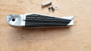 Kymco Xciting 250 - 500 hátsó lábtartó jobbos - kép 7