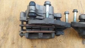 Kymco Xciting 500 első féknyereg pár - kép 2