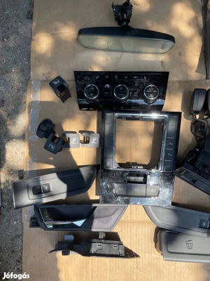 Skoda Superb III belső tartozékok vezérlő panel, fűtéskapcsoló, hangszóró, kilincsek, ablakemelő kap - kép 3