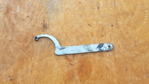 Kymco People GT 125 - 200 hátsó lengéscsillapító állító kulcs - kép 1