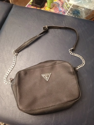 Guess táska  25*17*6  használt 6000ft óbuda logatva 50cm 