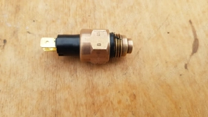 Kymco dink 125 - 150 hőgomba ventilátor hőkapcsoló - kép 2